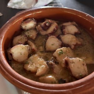 Pulpo a la plancha/ Ajillo / Gallega