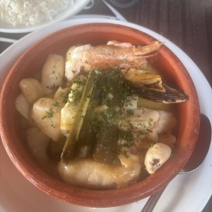 Cazuela de mariscos al Ajillo / Criolla