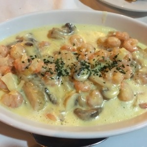 corvina en salsa blanca con camarones