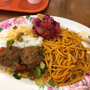 Macarrones con bolita de carne
