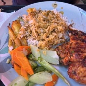 Comida pollo guisada