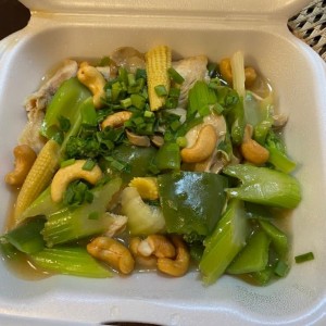 Pollo con hongos y vegetales