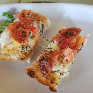 bruchetas con peperoni