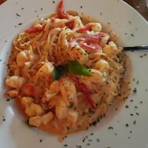 lasgostinos con spaguettis en sala rosada