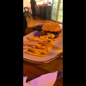 HAMBURGUESA DE CARNE 8 OZ