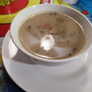sancocho de entrada (viene con el pedido)
