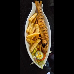 Corvina frita con yuca