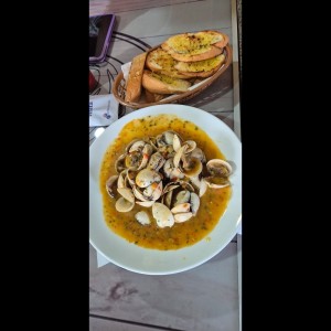 Almejas en salsa roja o al ajillo
