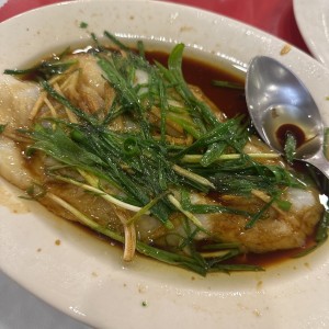 Corvina al vapor con jengibre