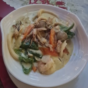 Cazuela de mariscos en salsa blanca