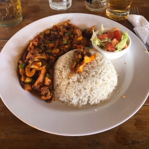 Pulpo a la criolla con arroz con coco