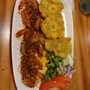 Langostinos al ajillo con patacones