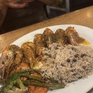 Platos Fuertes - Camarones Al ajillo