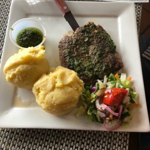 Filete de res con pure.