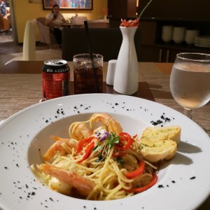 spaghetti con langostinos alioli
