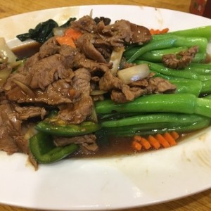 carne com hoja de mostaza