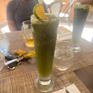 Limonada con hierba buena