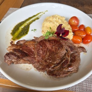 Rib eye con pure
