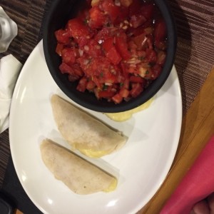 quesadilla con pollo (pico de gallo no incluido)