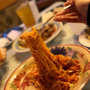 Espagueti ?Boqui Abierto? una convinacion de fresco tomate, cebolla y secreto de casa! simplemmete deliciosa