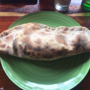 Calzone de jamon y peperoni