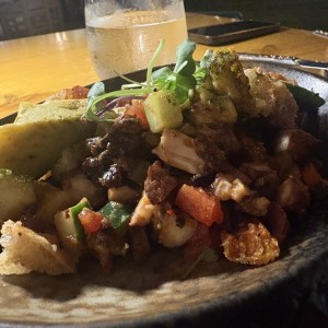 PULPO A LA PARRILLA CON CHICHARRONES
