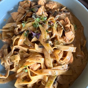 FETTUCCINE DE POLLO TRUFADO
