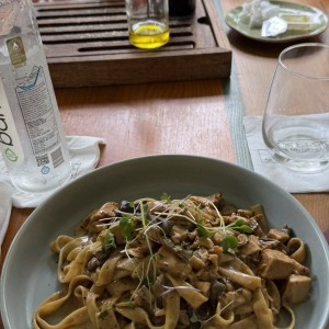 FETTUCCINE DE POLLO TRUFADO