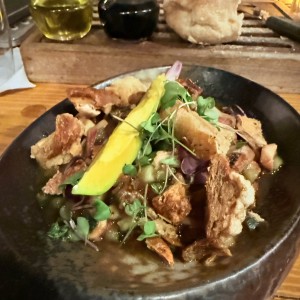 PULPO A LA PARRILLA CON CHICHARRONES