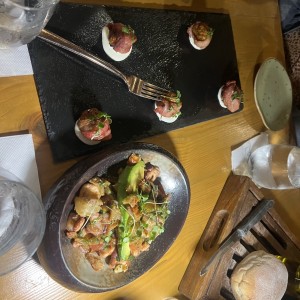 PULPO A LA PARRILLA CON CHICHARRONES