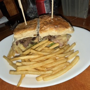 Emparedado De Res Al Estilo Lomito Argentino