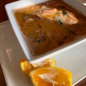 Sopa Thai (glass noodles, camarones y leche de coco)