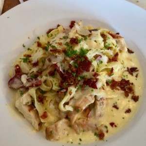 ROASTED GARLIC CHICKEN ALFREDO
