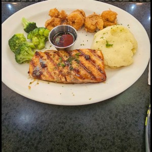 FRIDAYS SIGNATURE WHISKEY-GLAZED SALMON