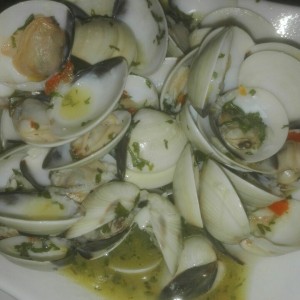 almejas al ajillo