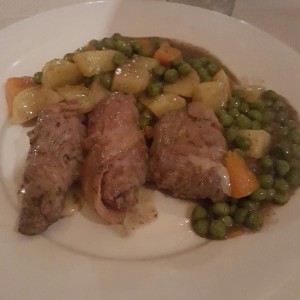 Rollo de ternera con vegetales