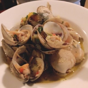 almejas al ajillo