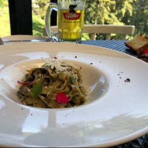 Pasta pesto