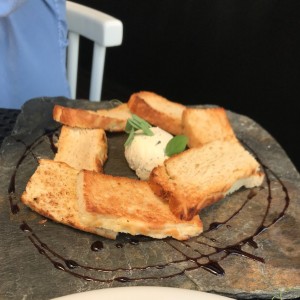 Pan del Carpaccio con queso de hiervas
