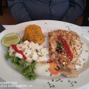 Pescado al mojo de ajo