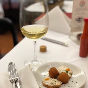 vino y croquetas