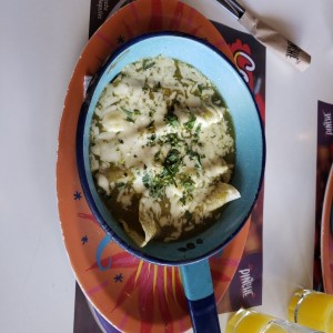 enchilada divorciada con queso gratinado