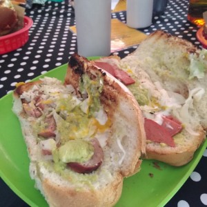 Pan con longaniza y pan con salami