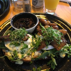 Huevos Benedictinos con Tocino