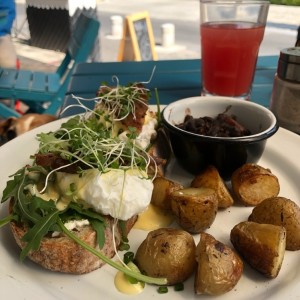 Huevos Benedictinos con Tocino
