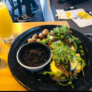 Huevos Benedictinos con Tocino