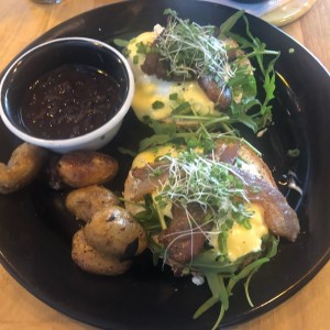 Huevos Benedictinos con Tocino