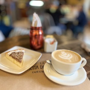 Cheescake de mole + capuchino