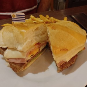 Chivito Uruguayo