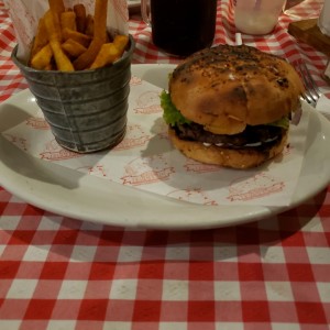 Burgers & Sandwiches - Hamburguesa Clásica